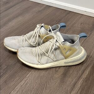 Adidas Arkyn Sneakers in Light Grey and Baby Blue